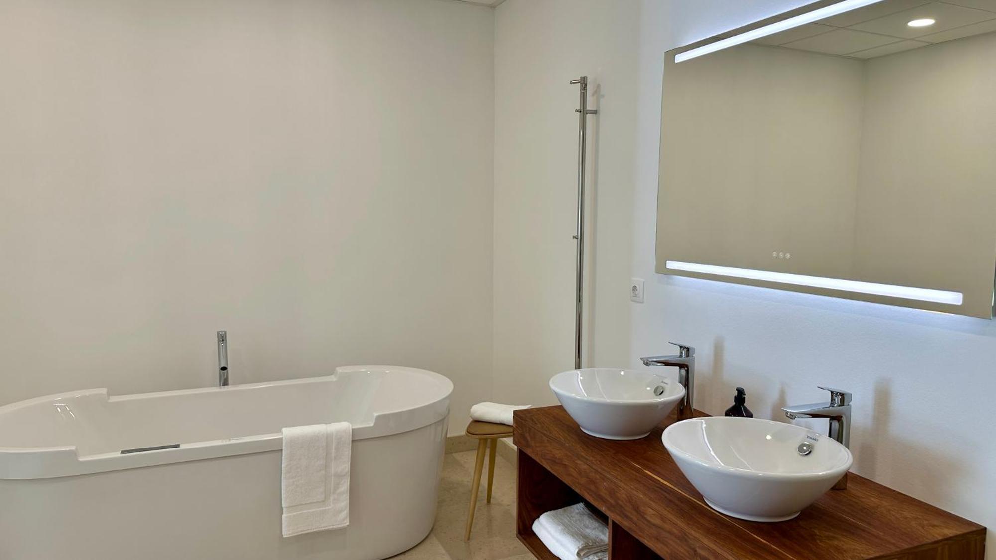 Chateau Lecusse - La Grande Roche - Hotel, Spa, Boutique & Restaurant Broze Экстерьер фото